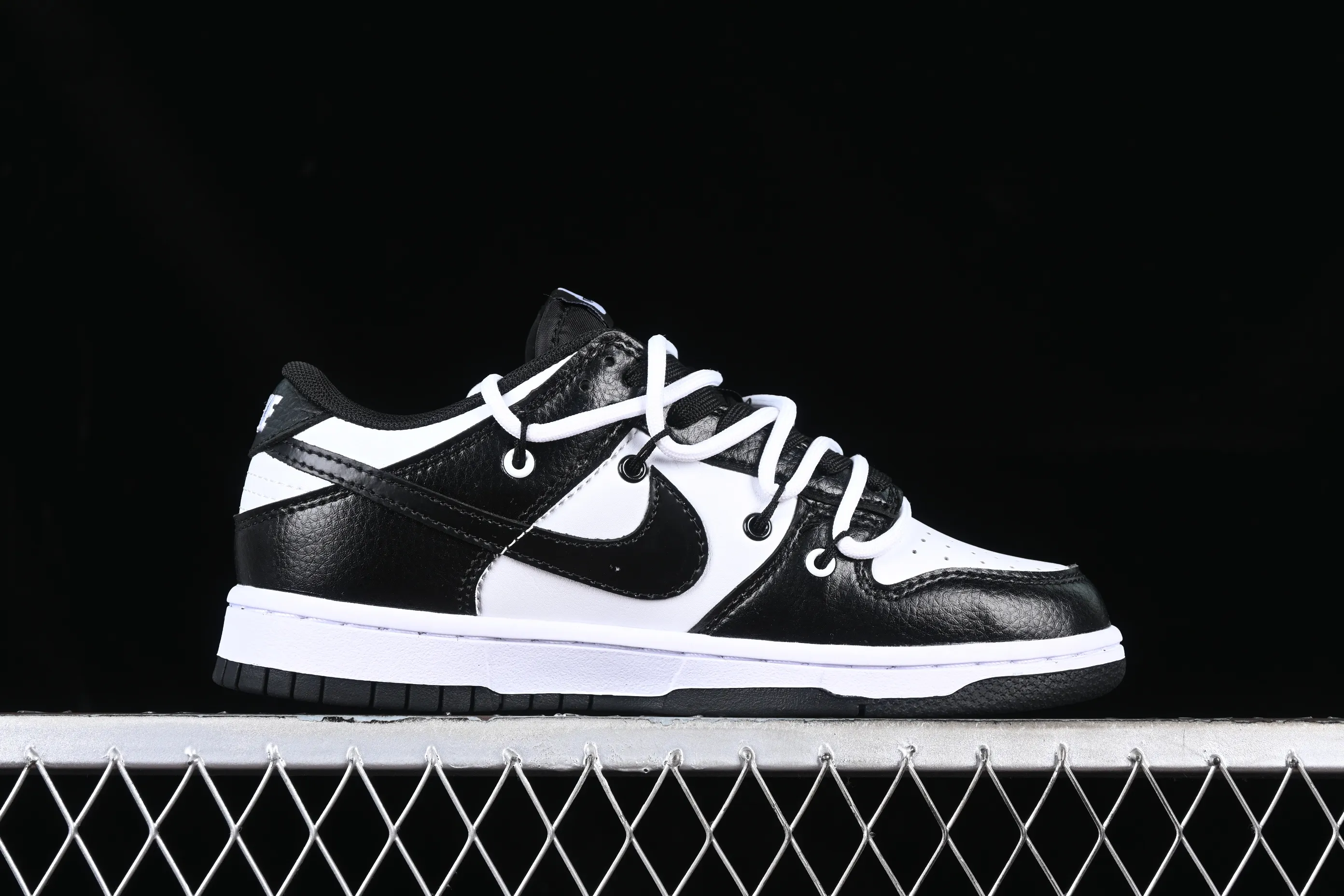All Categories Nk SB Dunk Series Nk SB Dunk Low Low-top sneakers Nk Dunk Low Black and White Panda Customized version of deconstructed strap casual sneakers DD1391-100